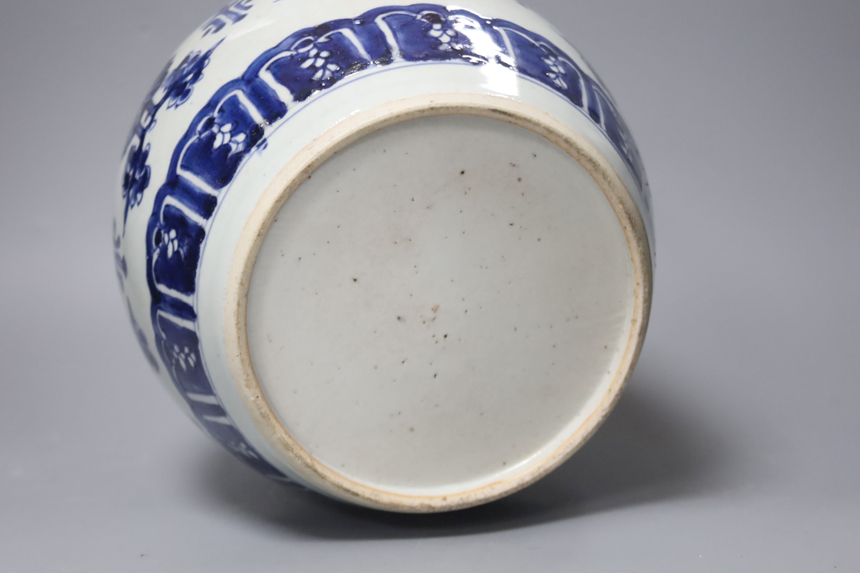 A Chinese Qing blue and white jar, 23cm